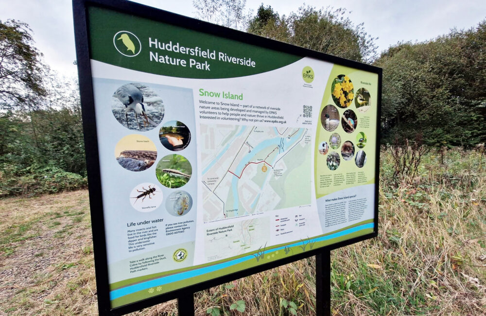 Walking route sign in place